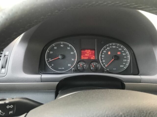 Черный Фольксваген Туран, объемом двигателя 1.4 л и пробегом 260 тыс. км за 6500 $, фото 16 на Automoto.ua