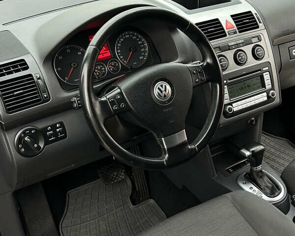 Чорний Фольксваген Туран, об'ємом двигуна 1.9 л та пробігом 124 тис. км за 8700 $, фото 17 на Automoto.ua