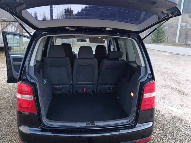 Черный Фольксваген Туран, объемом двигателя 2 л и пробегом 320 тыс. км за 6800 $, фото 10 на Automoto.ua