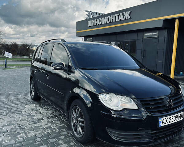 Черный Фольксваген Туран, объемом двигателя 1.39 л и пробегом 242 тыс. км за 7500 $, фото 1 на Automoto.ua
