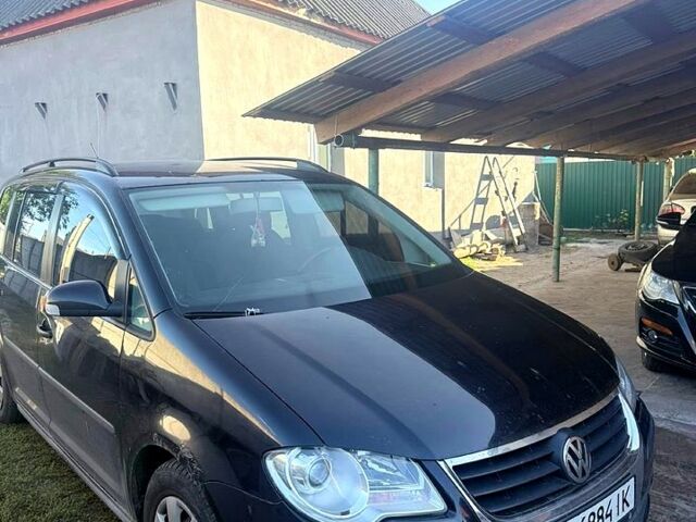 Черный Фольксваген Туран, объемом двигателя 1.4 л и пробегом 250 тыс. км за 4500 $, фото 5 на Automoto.ua