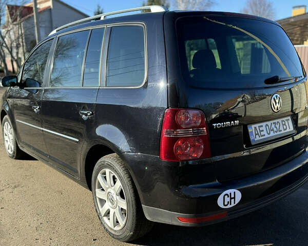 Черный Фольксваген Туран, объемом двигателя 1.4 л и пробегом 217 тыс. км за 8300 $, фото 4 на Automoto.ua