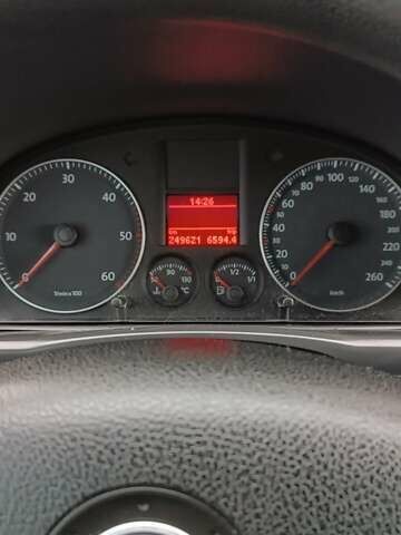 Черный Фольксваген Туран, объемом двигателя 2 л и пробегом 249 тыс. км за 8400 $, фото 21 на Automoto.ua