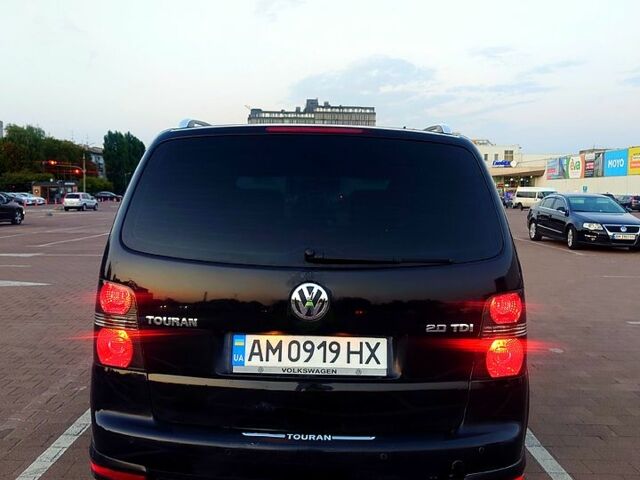 Чорний Фольксваген Туран, об'ємом двигуна 2 л та пробігом 240 тис. км за 7700 $, фото 4 на Automoto.ua