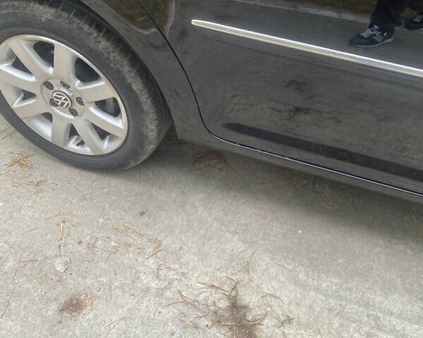 Чорний Фольксваген Туран, об'ємом двигуна 1.39 л та пробігом 187 тис. км за 6500 $, фото 4 на Automoto.ua