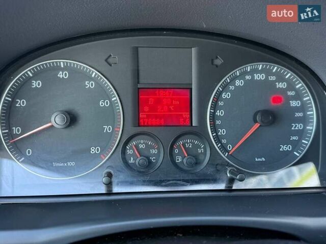Чорний Фольксваген Туран, об'ємом двигуна 1.6 л та пробігом 178 тис. км за 7950 $, фото 16 на Automoto.ua