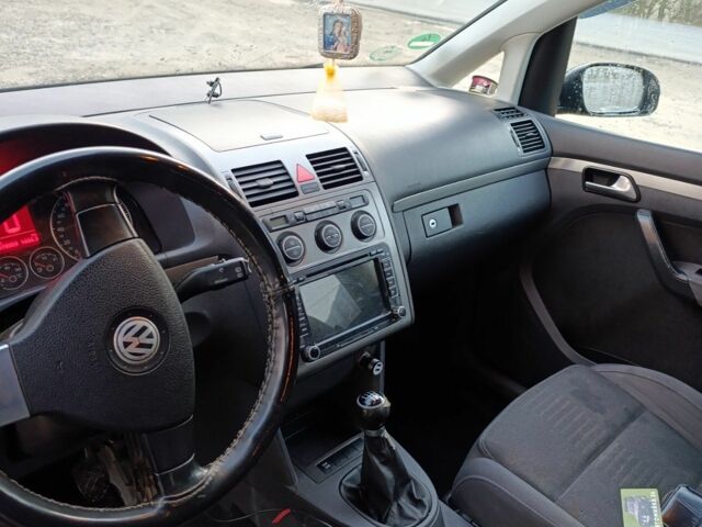 Черный Фольксваген Туран, объемом двигателя 2 л и пробегом 320 тыс. км за 6800 $, фото 7 на Automoto.ua