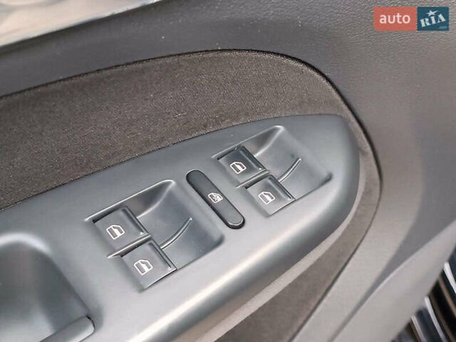 Черный Фольксваген Туран, объемом двигателя 2 л и пробегом 260 тыс. км за 9390 $, фото 22 на Automoto.ua