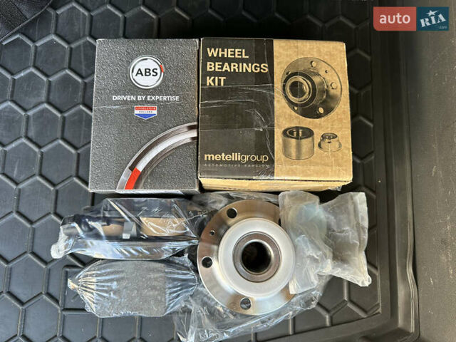 Чорний Фольксваген Туран, об'ємом двигуна 1.97 л та пробігом 270 тис. км за 8300 $, фото 49 на Automoto.ua