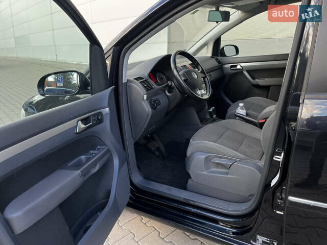 Черный Фольксваген Туран, объемом двигателя 1.39 л и пробегом 250 тыс. км за 6000 $, фото 7 на Automoto.ua