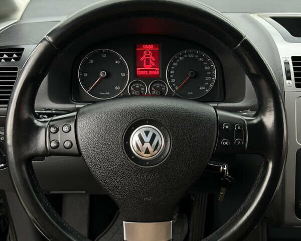 Чорний Фольксваген Туран, об'ємом двигуна 1.9 л та пробігом 124 тис. км за 8700 $, фото 19 на Automoto.ua