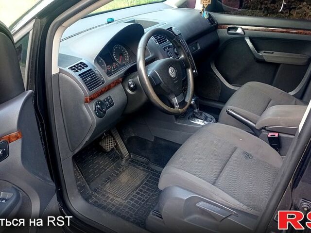 Черный Фольксваген Туран, объемом двигателя 1.4 л и пробегом 233 тыс. км за 6800 $, фото 2 на Automoto.ua