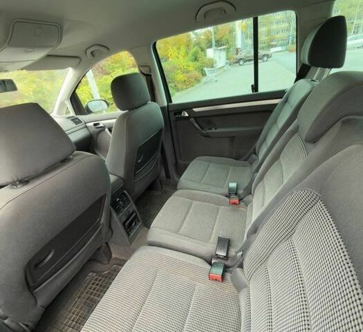 Черный Фольксваген Туран, объемом двигателя 1.9 л и пробегом 225 тыс. км за 2450 $, фото 5 на Automoto.ua