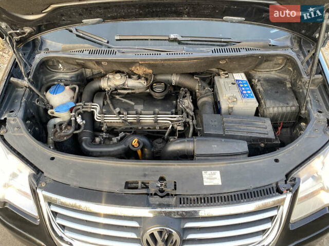 Черный Фольксваген Туран, объемом двигателя 1.9 л и пробегом 367 тыс. км за 3400 $, фото 14 на Automoto.ua