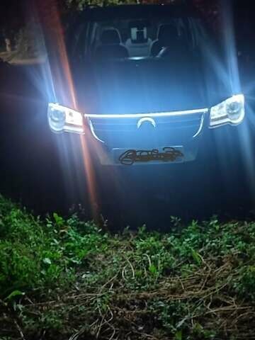 Черный Фольксваген Туран, объемом двигателя 2 л и пробегом 285 тыс. км за 7700 $, фото 3 на Automoto.ua