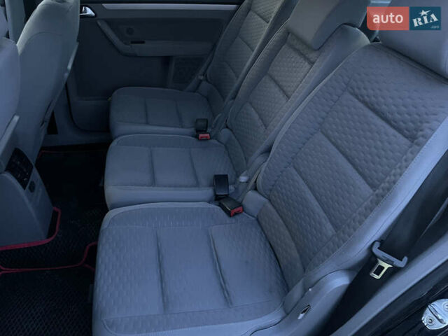 Чорний Фольксваген Туран, об'ємом двигуна 1.9 л та пробігом 285 тис. км за 7200 $, фото 7 на Automoto.ua