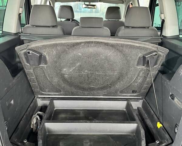 Чорний Фольксваген Туран, об'ємом двигуна 1.97 л та пробігом 313 тис. км за 7500 $, фото 9 на Automoto.ua