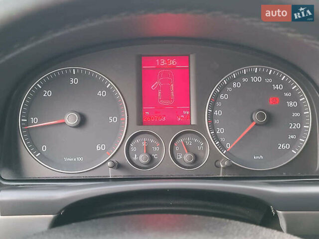 Черный Фольксваген Туран, объемом двигателя 2 л и пробегом 260 тыс. км за 9390 $, фото 25 на Automoto.ua