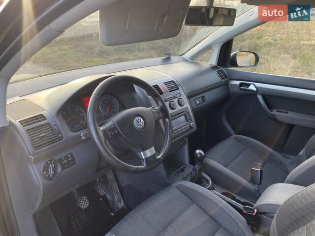 Черный Фольксваген Туран, объемом двигателя 1.9 л и пробегом 367 тыс. км за 3400 $, фото 13 на Automoto.ua