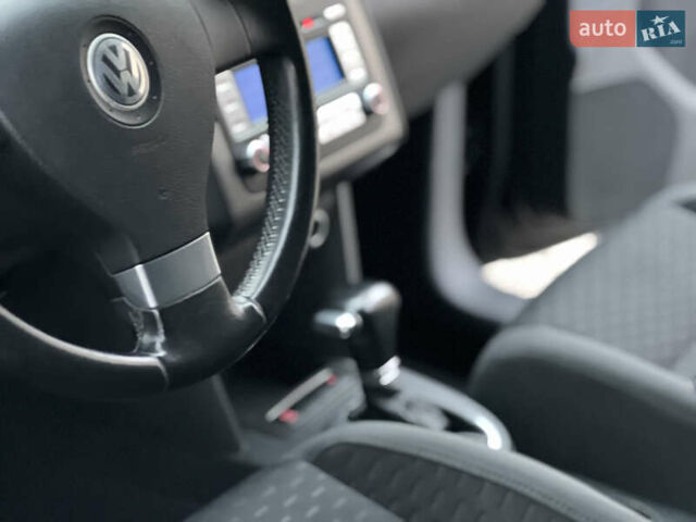 Чорний Фольксваген Туран, об'ємом двигуна 1.4 л та пробігом 248 тис. км за 7199 $, фото 67 на Automoto.ua