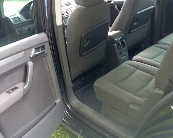 Черный Фольксваген Туран, объемом двигателя 2 л и пробегом 240 тыс. км за 5000 $, фото 2 на Automoto.ua