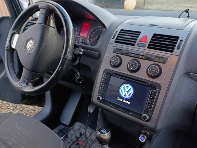 Черный Фольксваген Туран, объемом двигателя 2 л и пробегом 320 тыс. км за 6800 $, фото 8 на Automoto.ua