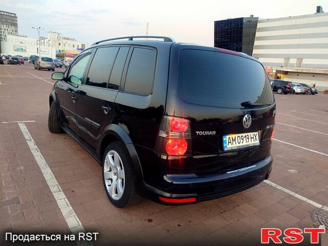 Чорний Фольксваген Туран, об'ємом двигуна 2 л та пробігом 240 тис. км за 7700 $, фото 5 на Automoto.ua