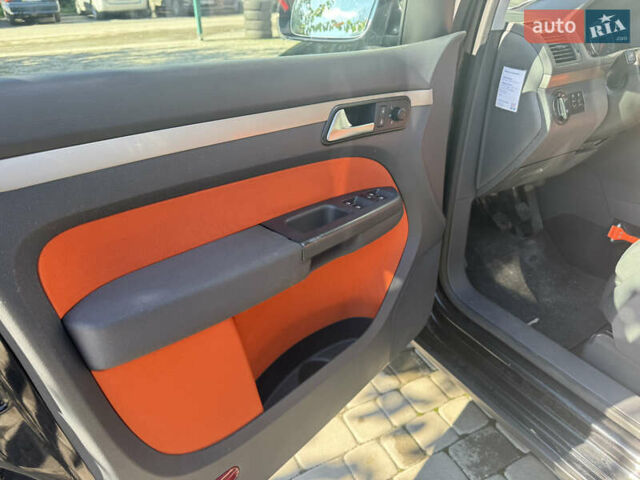 Черный Фольксваген Туран, объемом двигателя 1.4 л и пробегом 278 тыс. км за 6700 $, фото 16 на Automoto.ua