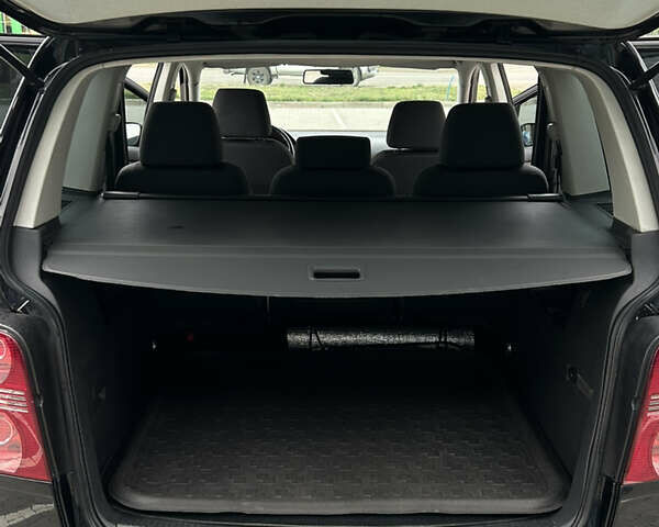 Чорний Фольксваген Туран, об'ємом двигуна 1.9 л та пробігом 124 тис. км за 8700 $, фото 27 на Automoto.ua