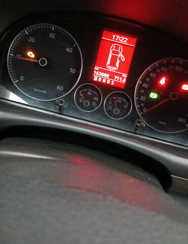 Черный Фольксваген Туран, объемом двигателя 1.97 л и пробегом 163 тыс. км за 7800 $, фото 6 на Automoto.ua