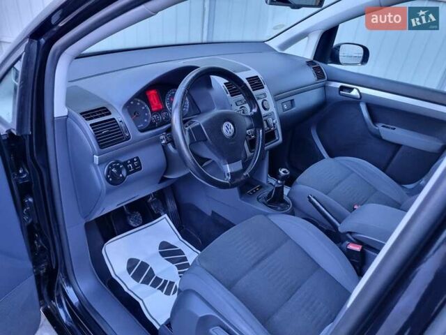 Черный Фольксваген Туран, объемом двигателя 1.4 л и пробегом 193 тыс. км за 7300 $, фото 2 на Automoto.ua