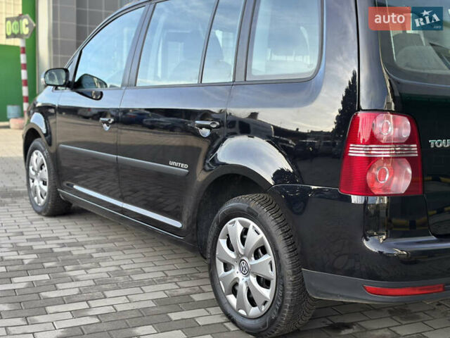 Черный Фольксваген Туран, объемом двигателя 1.6 л и пробегом 230 тыс. км за 7400 $, фото 9 на Automoto.ua
