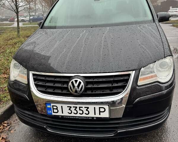 Черный Фольксваген Туран, объемом двигателя 1.97 л и пробегом 314 тыс. км за 7300 $, фото 3 на Automoto.ua