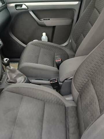 Черный Фольксваген Туран, объемом двигателя 2 л и пробегом 249 тыс. км за 8400 $, фото 27 на Automoto.ua