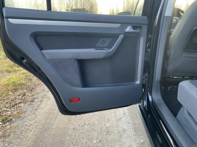 Чорний Фольксваген Туран, об'ємом двигуна 1.9 л та пробігом 367 тис. км за 3400 $, фото 8 на Automoto.ua