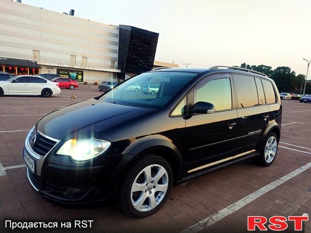 Чорний Фольксваген Туран, об'ємом двигуна 2 л та пробігом 240 тис. км за 7700 $, фото 2 на Automoto.ua