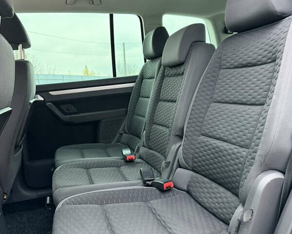 Чорний Фольксваген Туран, об'ємом двигуна 1.6 л та пробігом 201 тис. км за 7350 $, фото 26 на Automoto.ua