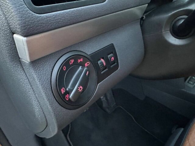 Черный Фольксваген Туран, объемом двигателя 1.4 л и пробегом 205 тыс. км за 7200 $, фото 10 на Automoto.ua