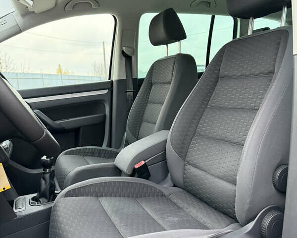 Чорний Фольксваген Туран, об'ємом двигуна 1.6 л та пробігом 201 тис. км за 7350 $, фото 25 на Automoto.ua