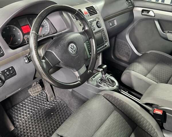 Черный Фольксваген Туран, объемом двигателя 1.97 л и пробегом 314 тыс. км за 7300 $, фото 29 на Automoto.ua