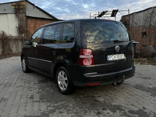 Черный Фольксваген Туран, объемом двигателя 2 л и пробегом 300 тыс. км за 3300 $, фото 3 на Automoto.ua