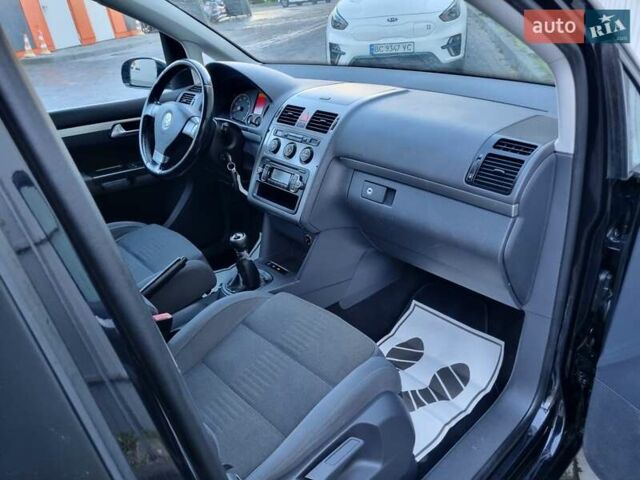 Черный Фольксваген Туран, объемом двигателя 1.4 л и пробегом 193 тыс. км за 7300 $, фото 12 на Automoto.ua