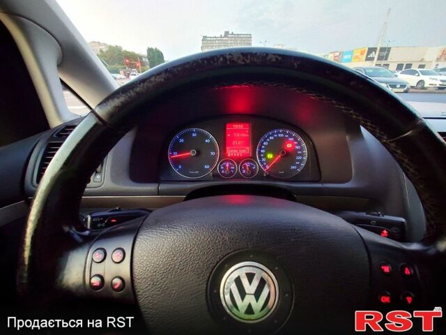 Чорний Фольксваген Туран, об'ємом двигуна 2 л та пробігом 240 тис. км за 7700 $, фото 8 на Automoto.ua