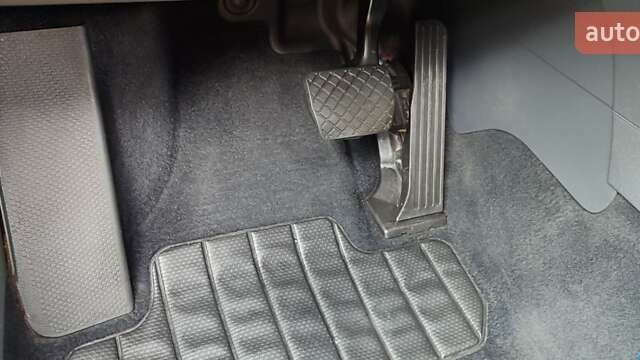 Чорний Фольксваген Туран, об'ємом двигуна 1.97 л та пробігом 318 тис. км за 5700 $, фото 40 на Automoto.ua