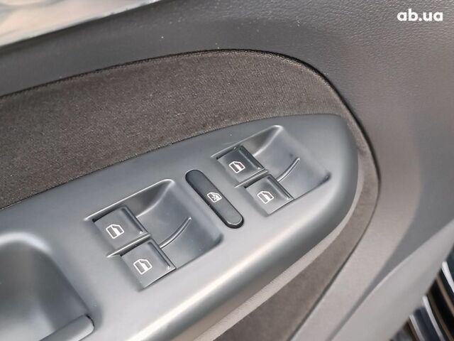 Чорний Фольксваген Туран, об'ємом двигуна 2 л та пробігом 260 тис. км за 9390 $, фото 22 на Automoto.ua