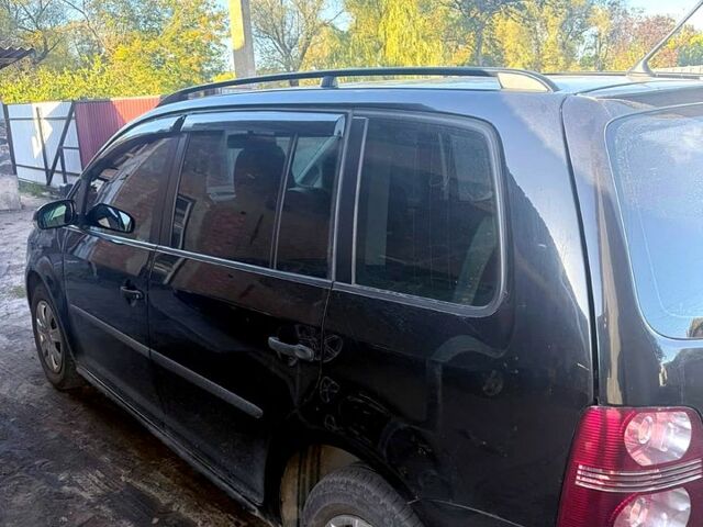 Черный Фольксваген Туран, объемом двигателя 1.4 л и пробегом 250 тыс. км за 4500 $, фото 1 на Automoto.ua