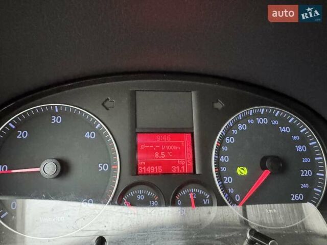 Черный Фольксваген Туран, объемом двигателя 1.97 л и пробегом 314 тыс. км за 7300 $, фото 11 на Automoto.ua
