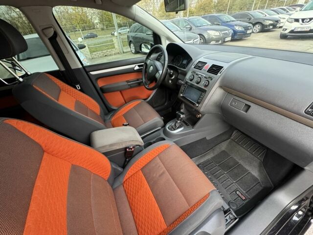 Черный Фольксваген Туран, объемом двигателя 1.9 л и пробегом 278 тыс. км за 7100 $, фото 18 на Automoto.ua