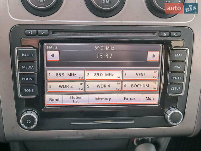 Черный Фольксваген Туран, объемом двигателя 2 л и пробегом 260 тыс. км за 9390 $, фото 30 на Automoto.ua