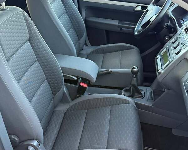 Чорний Фольксваген Туран, об'ємом двигуна 1.6 л та пробігом 178 тис. км за 7950 $, фото 30 на Automoto.ua